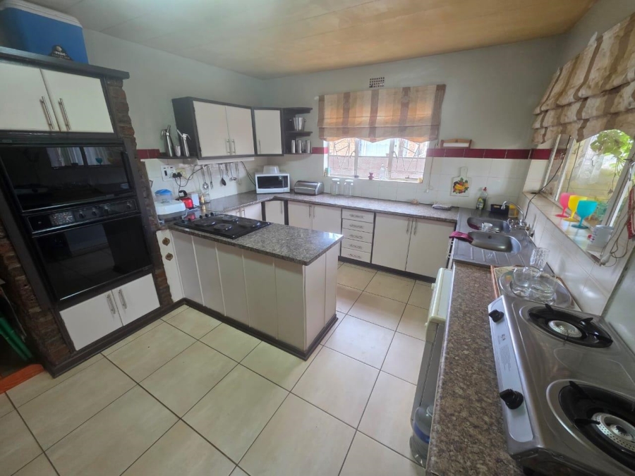 4 Bedroom Property for Sale in Roodepan Northern Cape